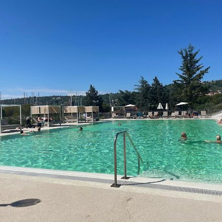 Floating House Hurrea Villa Portorose Esterno foto