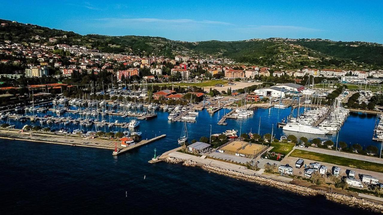 Floating House Hurrea Villa Portorose Esterno foto
