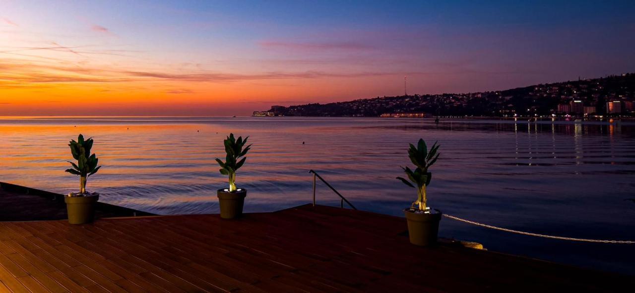 Floating House Hurrea Villa Portorose Esterno foto