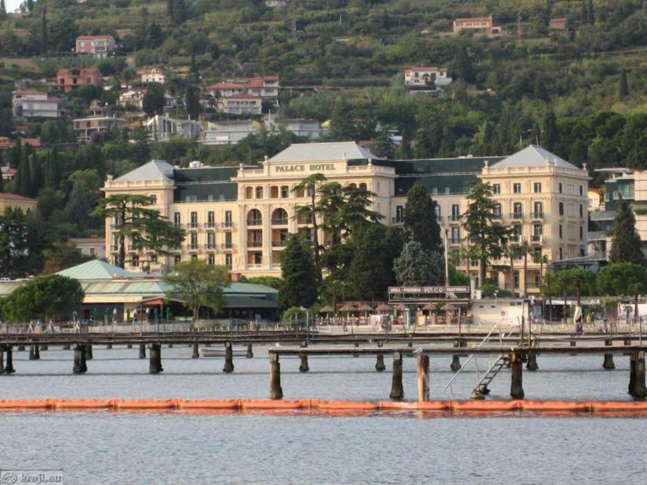 Floating House Hurrea Villa Portorose Esterno foto