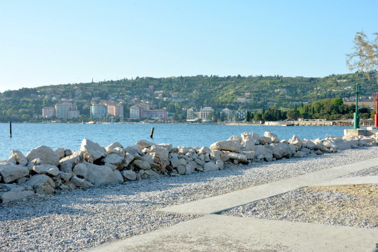 Floating House Hurrea Villa Portorose Esterno foto
